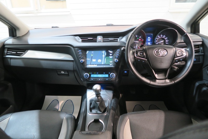 Toyota Avensis 2.0 D-4d Excel Euro 6 Ss White #22
