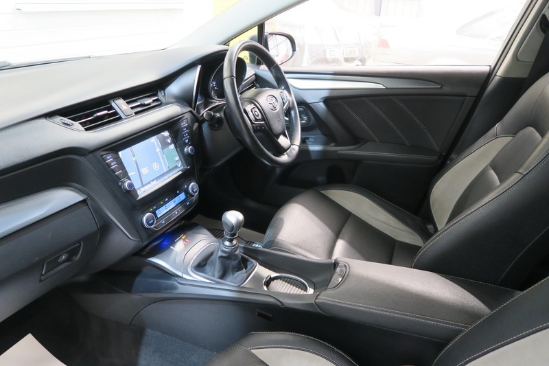 Toyota Avensis 2.0 D-4d Excel Euro 6 Ss White #27