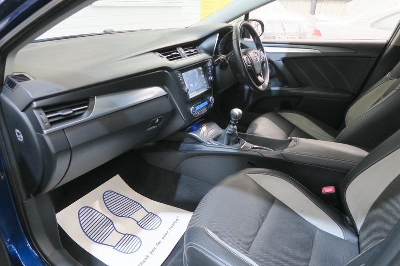 Toyota Avensis 2.0 D-4d Excel Euro 6 Ss White #25