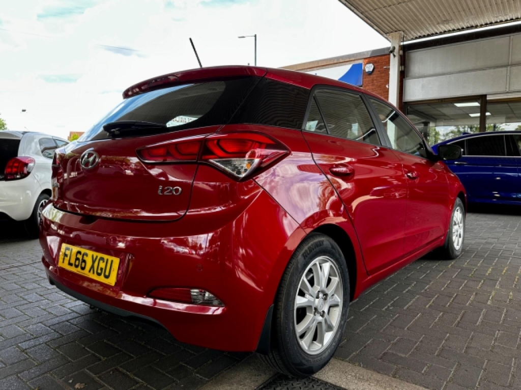 Hyundai I20 1.2 Se Euro Red #4