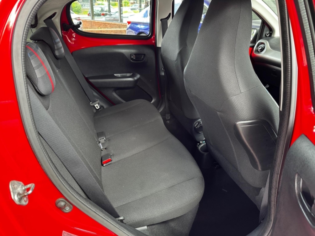 Peugeot 108 2015 1.0 Vti Active Hatchback Eu Red #12