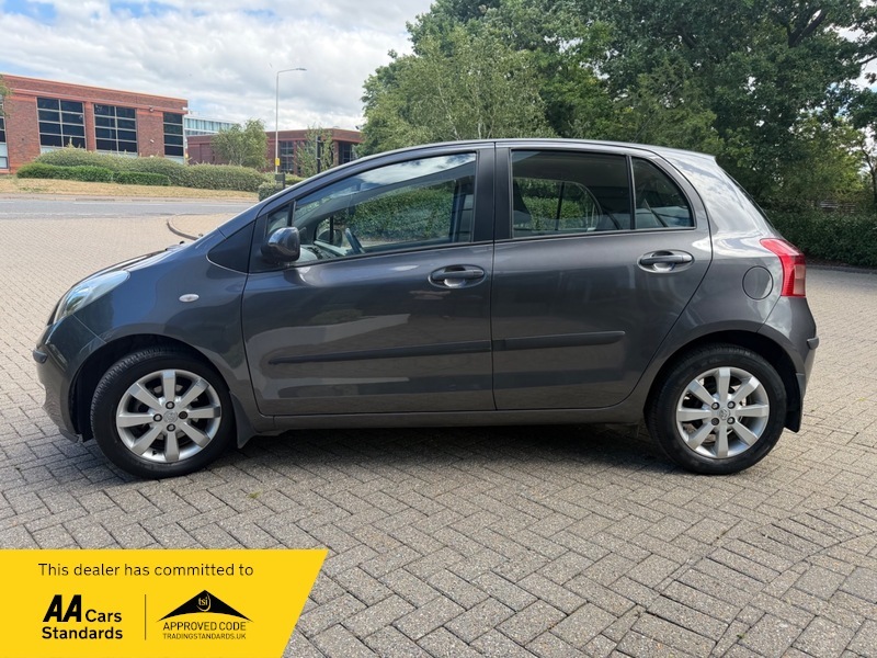 Toyota Yaris 1.3 Tr Hatchback Grey #4