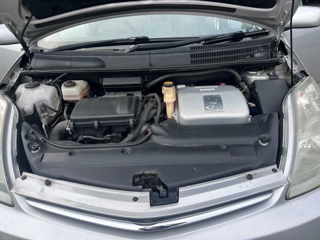Toyota Prius 1.5 T4 Vvt-i Red #24