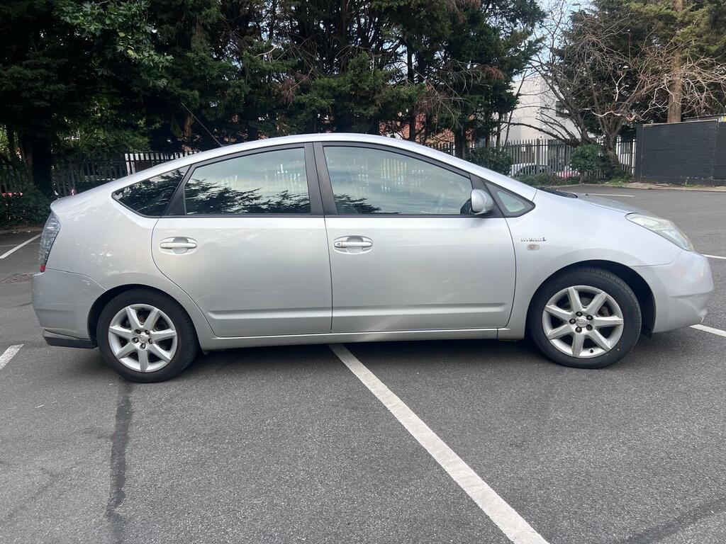 Toyota Prius 1.5 T4 Vvt-i Red #11