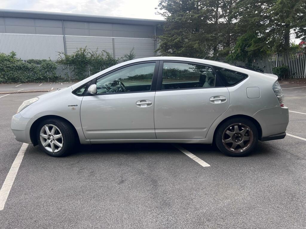 Toyota Prius 1.5 T4 Vvt-i Red #8