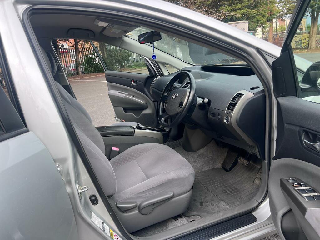 Toyota Prius 1.5 T4 Vvt-i Red #15