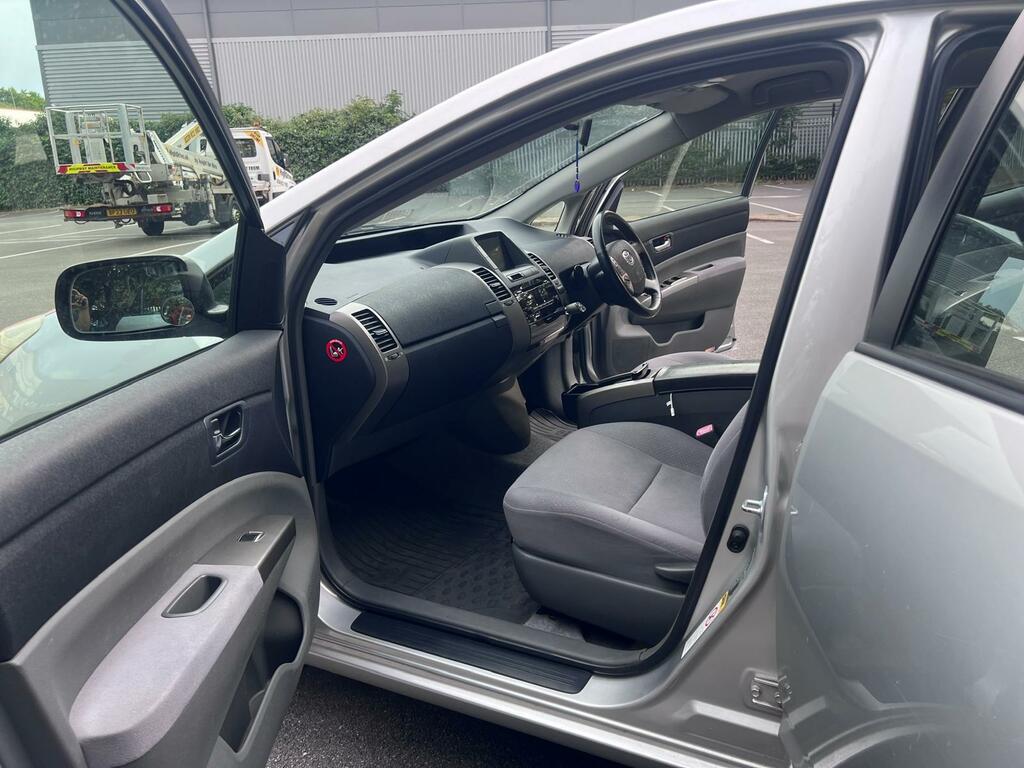 Toyota Prius 1.5 T4 Vvt-i Red #33