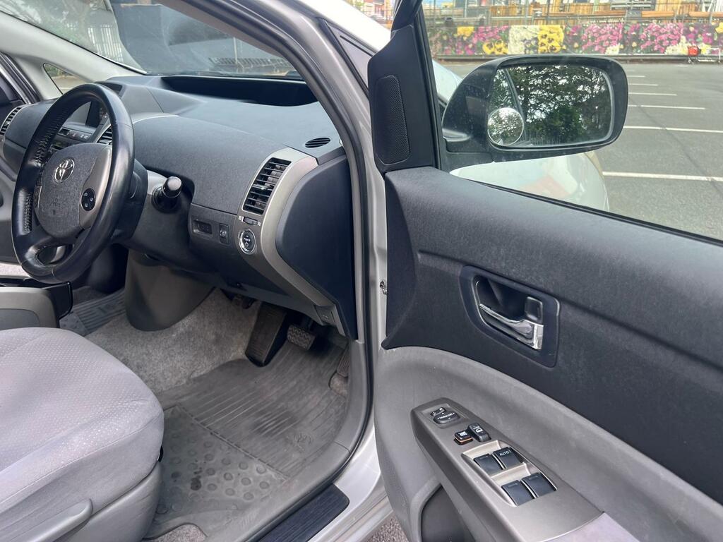 Toyota Prius 1.5 T4 Vvt-i Red #22