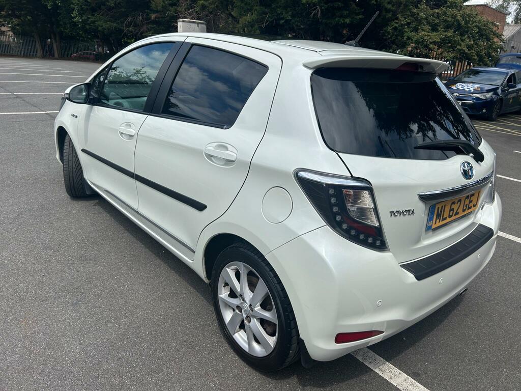 Toyota Yaris 1.5 Vvt-h T Spirit Cvt Euro 5 White #4
