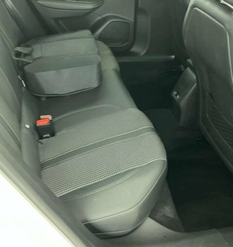 Peugeot e-2008 Suv White #4