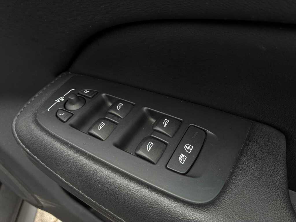 Volvo V60 Cross Country Ultimate B5 Awd 250 Hp Silver #10