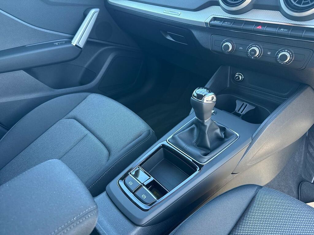 Audi Q2 1.5 Tfsi Cod 35 Sport Suv S Tronic Euro YY26AZW Blue #13