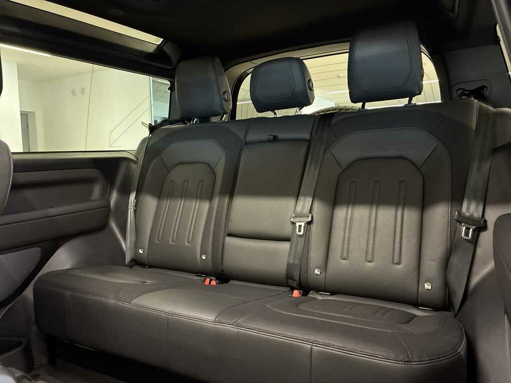 Land Rover Defender 90 2.0 P300 X-dynamic Se 90 Black #4