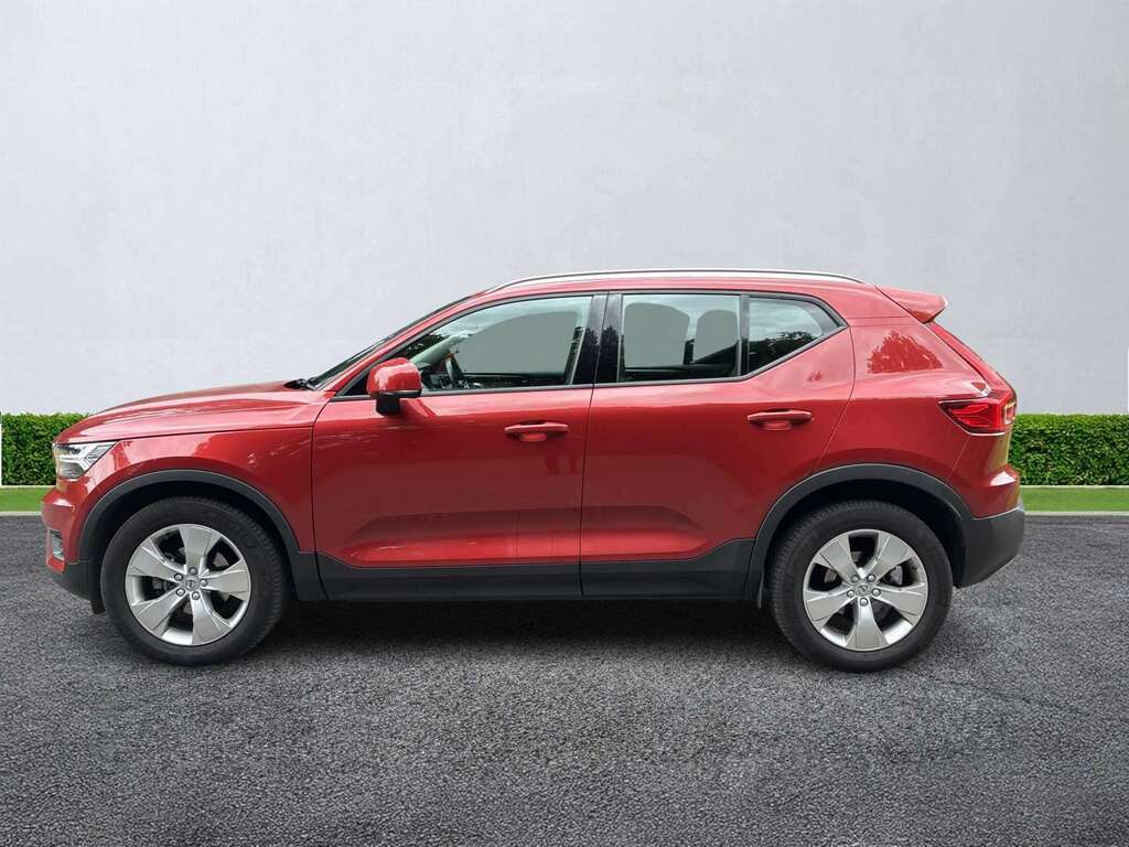 Volvo XC40 2.0 D3 Momentum Red #4