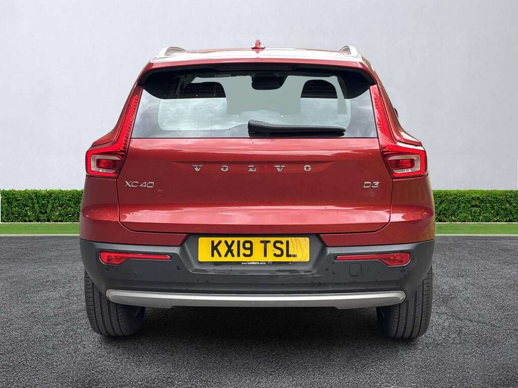 Volvo XC40 2.0 D3 Momentum Red #6