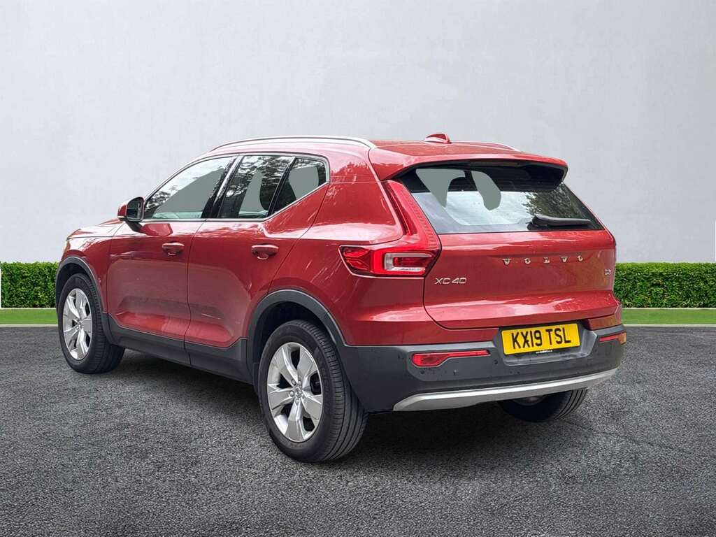 Volvo XC40 2.0 D3 Momentum Red #5