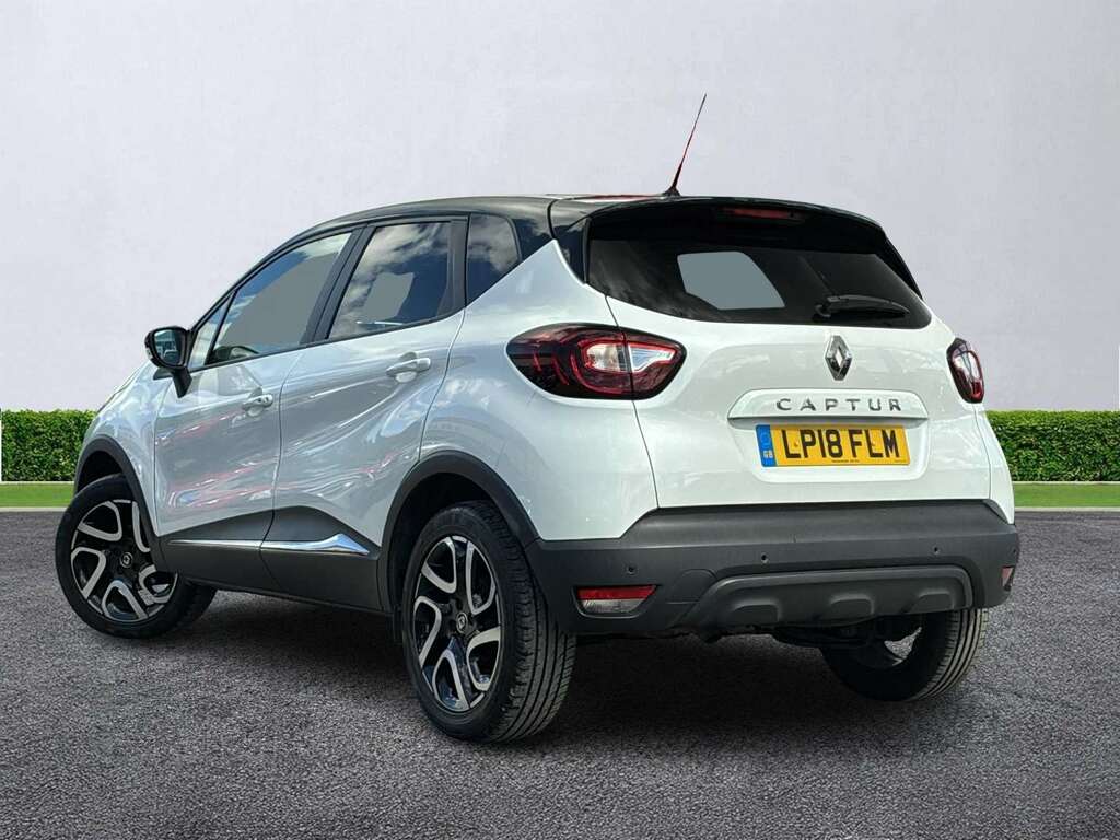 Renault Captur 0.9 Tce 90 Iconic White #2
