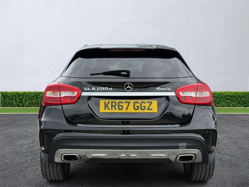 Mercedes-Benz GLA Class Gla 200D 4Matic Amg Line Black #4