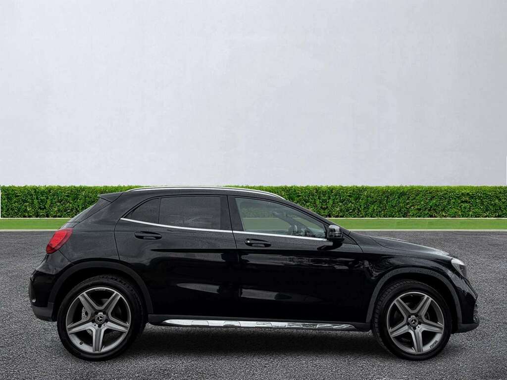 Mercedes-Benz GLA Class Gla 200D 4Matic Amg Line Black #2