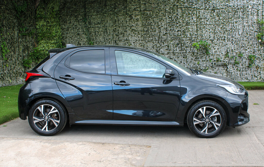 Toyota Yaris Design Black #3
