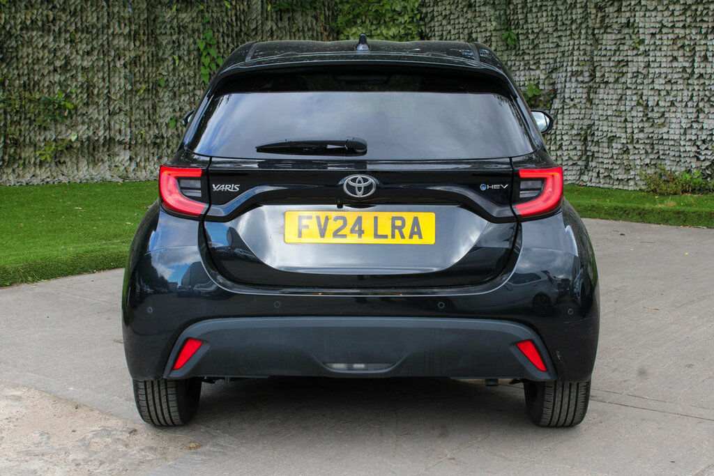 Toyota Yaris Design Black #5