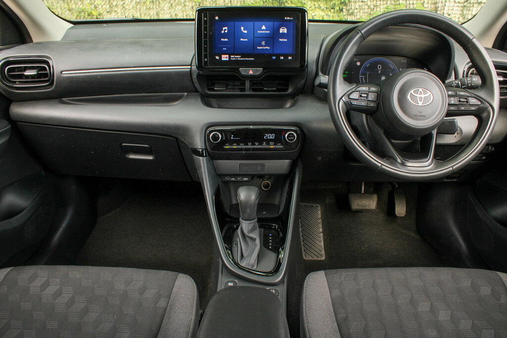 Toyota Yaris Design Black #2