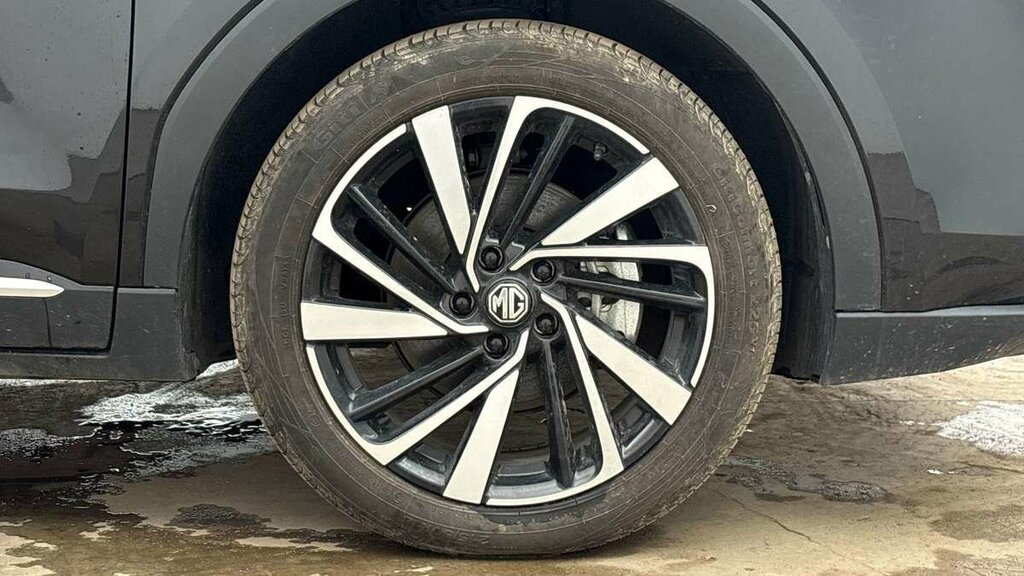 MG ZS Hybrid Trophy Black #6
