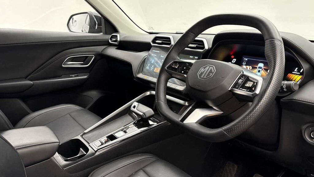 MG ZS Hybrid Trophy Black #2