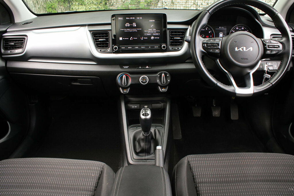 Kia Stonic 2 White #2