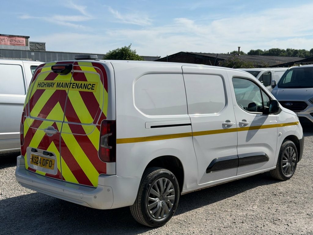 Peugeot Partner 1.5L Asphalt 6Dr White #4