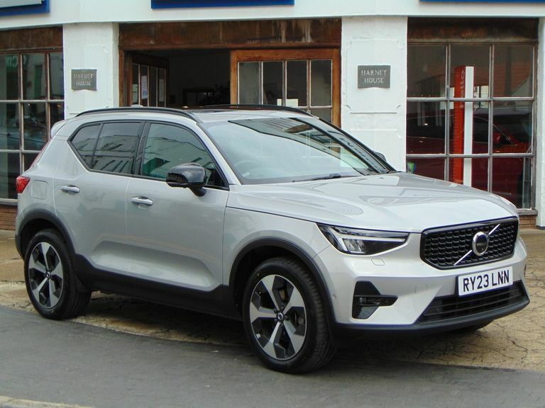 Volvo XC40 2.0 B4p Ultimate Dark Silver