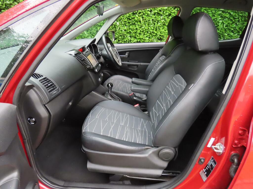 Kia Venga 1.6 2 Mpv Euro 5 123 Bhp Silver #14