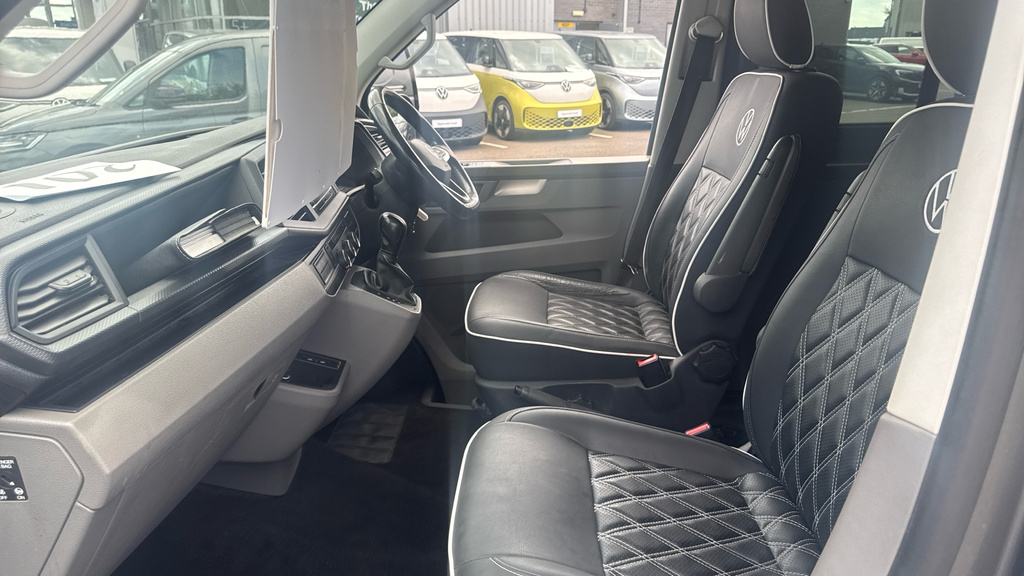 Volkswagen Transporter Transporter 2.0 Tdi 150 Highline Van Dsg RA21DYC Grey #2