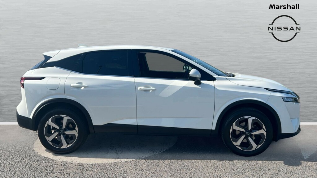 Nissan Qashqai Qashqai 1.3 Dig-t Mh 158 N-connecta 4Wd Xtroni YE23NXJ White #3