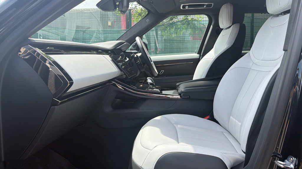 Land Rover Range Rover Sport Range Rover Sport 3.0 D300 KU26UXX Black #3