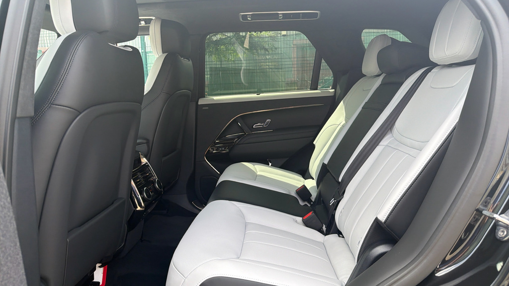 Land Rover Range Rover Sport Range Rover Sport 3.0 D300 KU26UXX Black #4