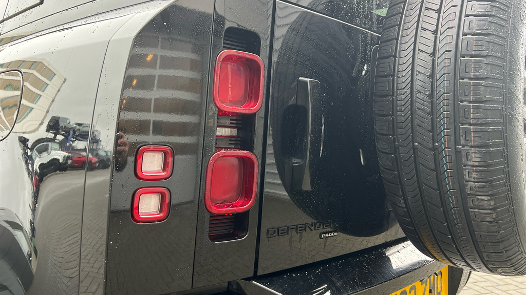 Land Rover Defender 110 5.0 P525 Carpathian Edition Grey #19