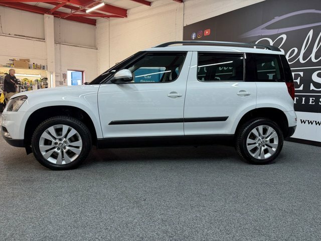 Skoda Yeti 2.0 Tdi Se L White #6
