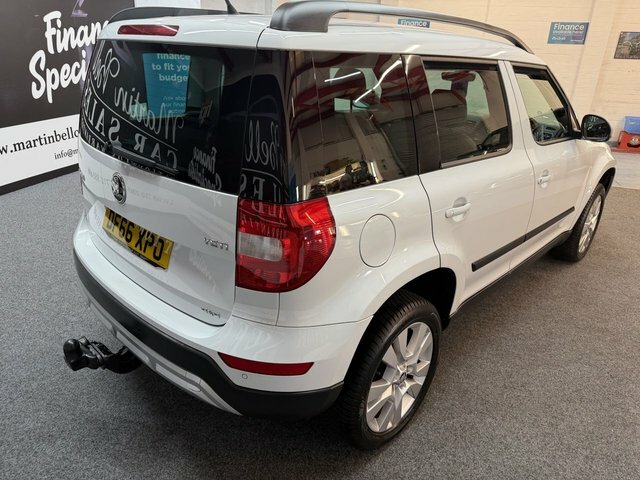 Skoda Yeti 2.0 Tdi Se L White #5