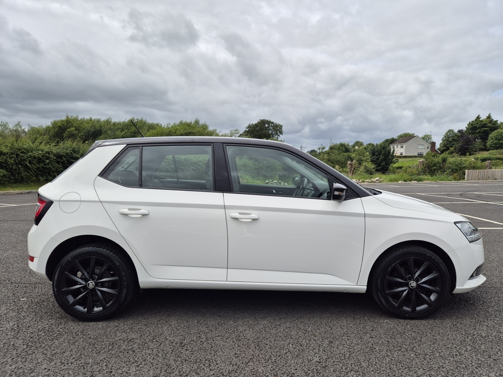 Skoda Fabia 1.0 Colour Black #4