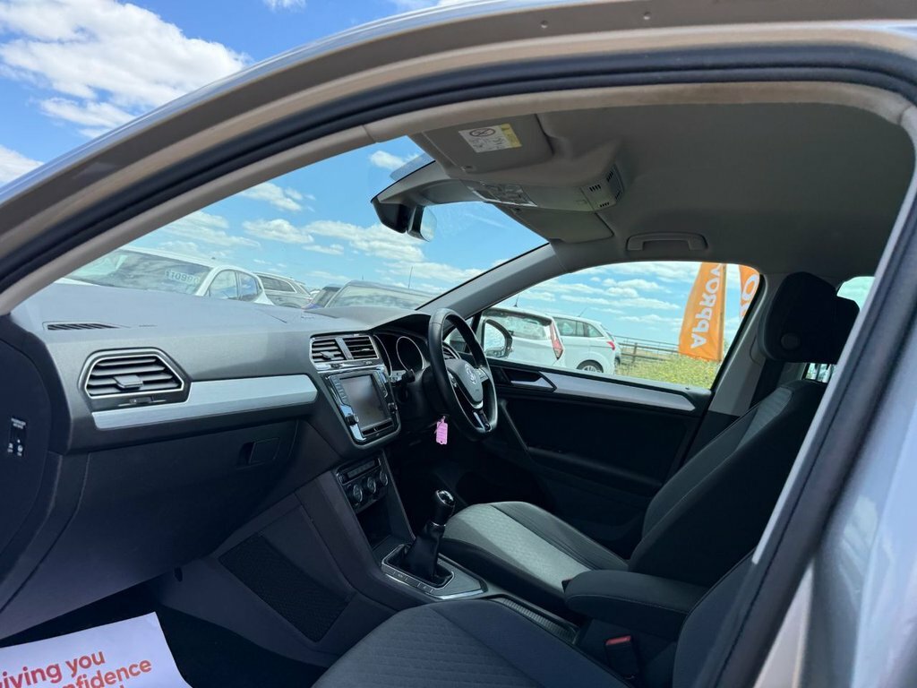 Volkswagen Tiguan 2L Se Navigation GJ17VLZ Silver #4