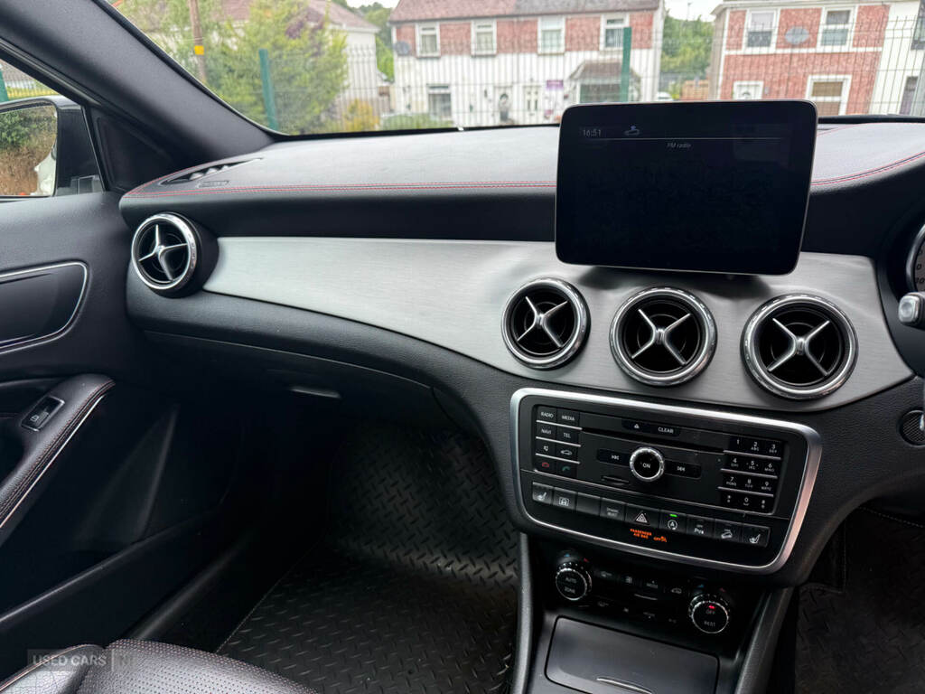 Mercedes-Benz GLA Class Gla 220 D 4Matic Amg Line Premium 5-Door Grey #12