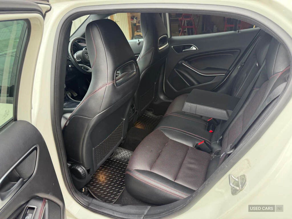 Mercedes-Benz GLA Class Gla 220 D 4Matic Amg Line Premium 5-Door Grey #9