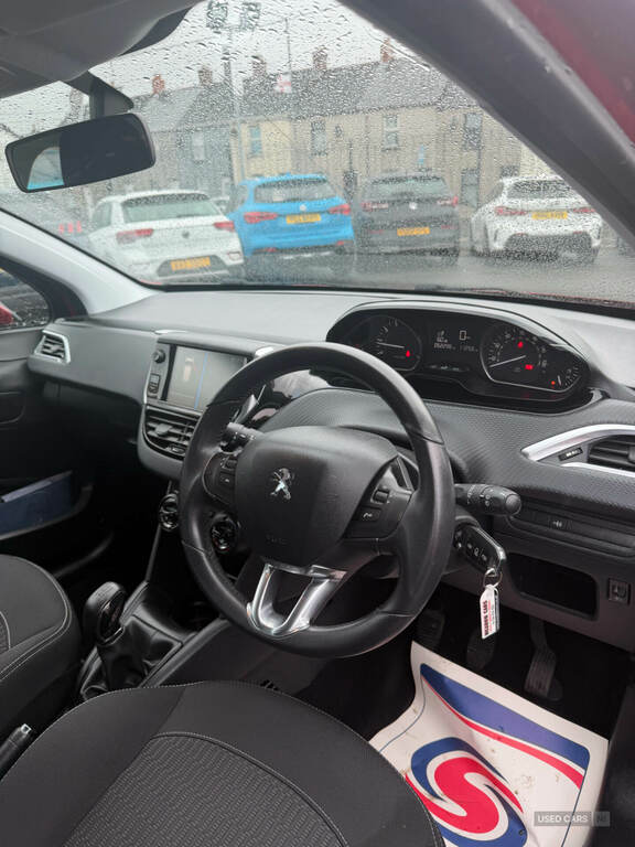 Peugeot 208 1.2 Puretech 82 Active Red #5