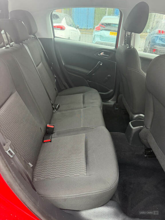 Peugeot 208 1.2 Puretech 82 Active Red #6