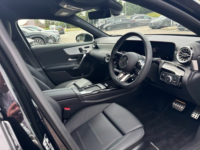 Mercedes-Benz A Class A 35 4Matic Premium Hatchback KT25JZR #5