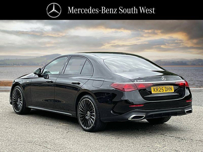 Mercedes-Benz E Class Saloon Black #2