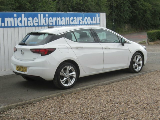 Vauxhall Astra 1.6 Cdti Ecotec Blueinjection Sri Hatchback Di White #3