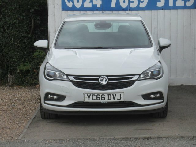 Vauxhall Astra 1.6 Cdti Ecotec Blueinjection Sri Hatchback Di White #4