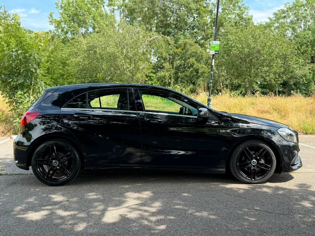 Mercedes-Benz A Class 1.5 A180d Amg Line Premium Euro 6 Ss Black #3